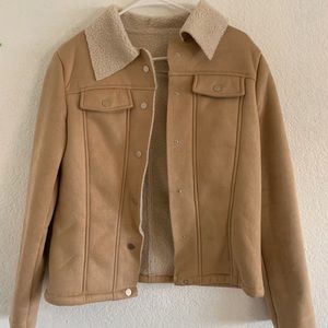 Suede neutral jacket with fleece collar & lining 😍